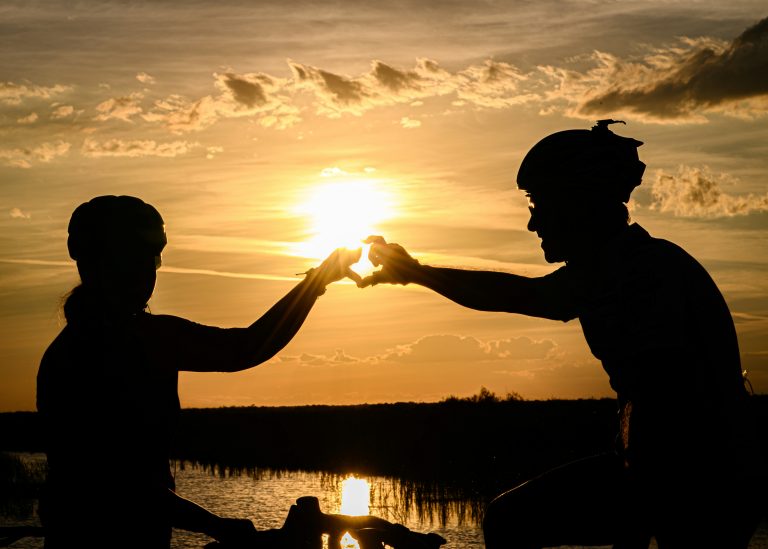 How to Handle Different Texting Styles in a Long-Distance Relationship